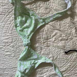 light green floral bikini top 🧚🏽